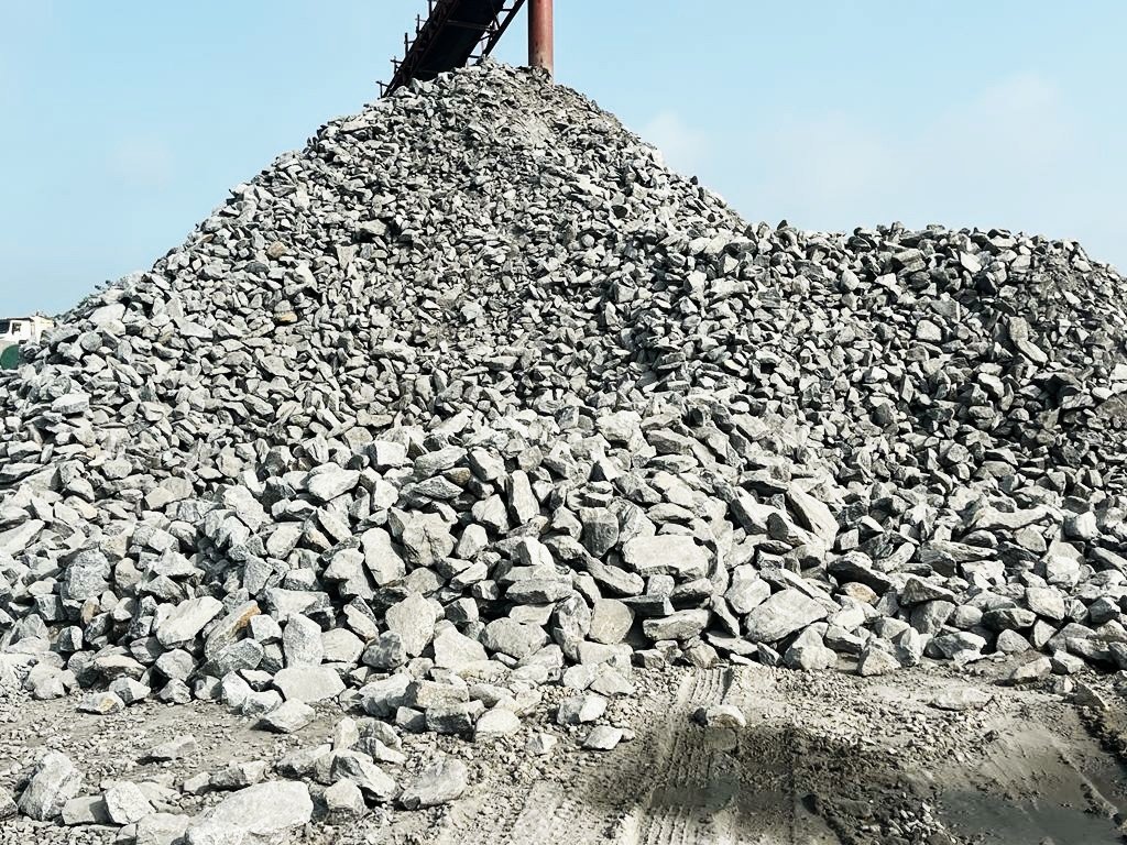 Gravel - Image 2